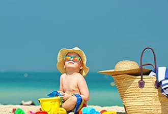 kid in dubais sun | Kids Safety Tips During Dubai’s Extreme Summer Heat